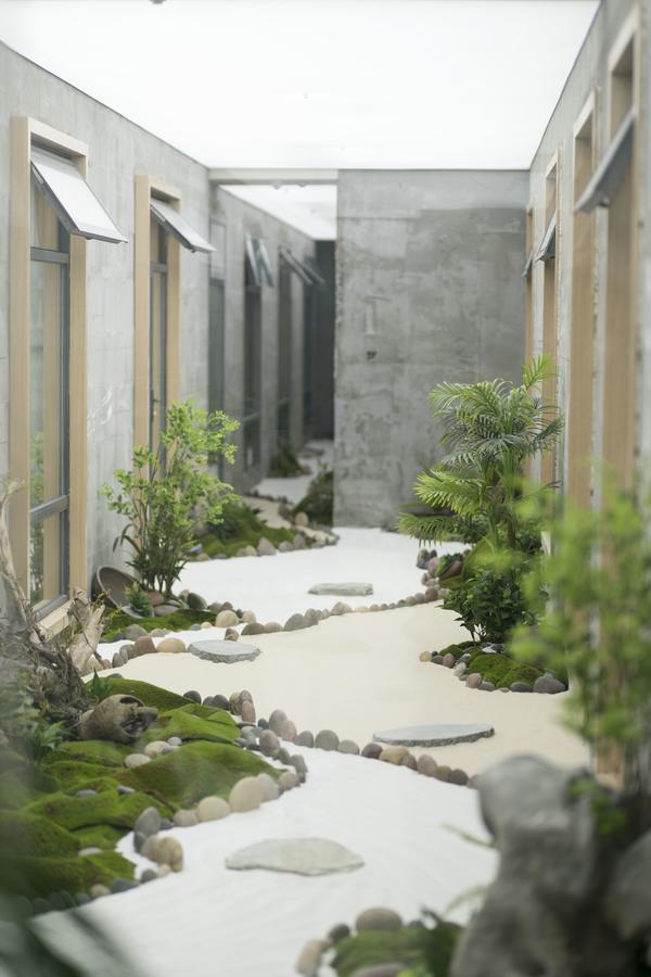 Bindun Langyi Hotel Yuzhong Bagian luar foto
